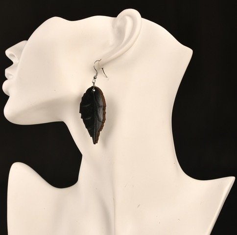 Product image of  Koivunlehtikorvikset - musta