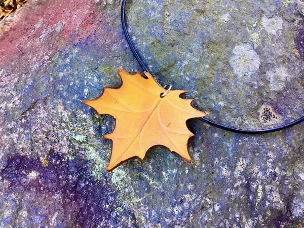 Product image of  Vaahteranlehtiriipus - keltainen