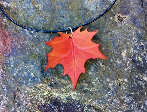 Product image of  Vaahteranlehtiriipus - oranssi