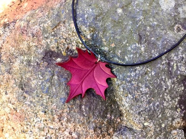 Product image of  Vaahteranlehtiriipus - mahonki