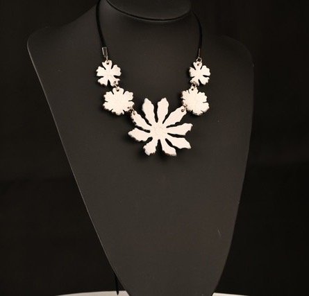 Product image of  Kukkakääty - valkoinen