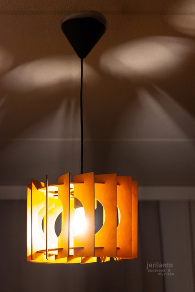 Product image of  Puinen valaisin - keltainen