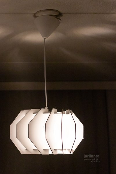 Product image of  Puinen valaisin - valkoinen -kulmikas