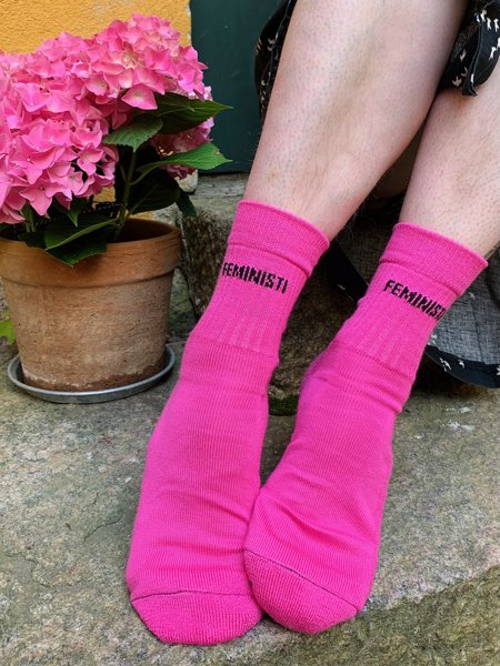 Product image of Pinkit Feministi-sukat mustalla tekstillä, koko 37-39