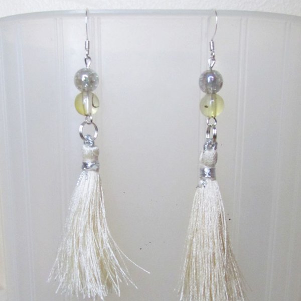 Product image of  Hapsu-korvakorut, luonnonvalkoinen