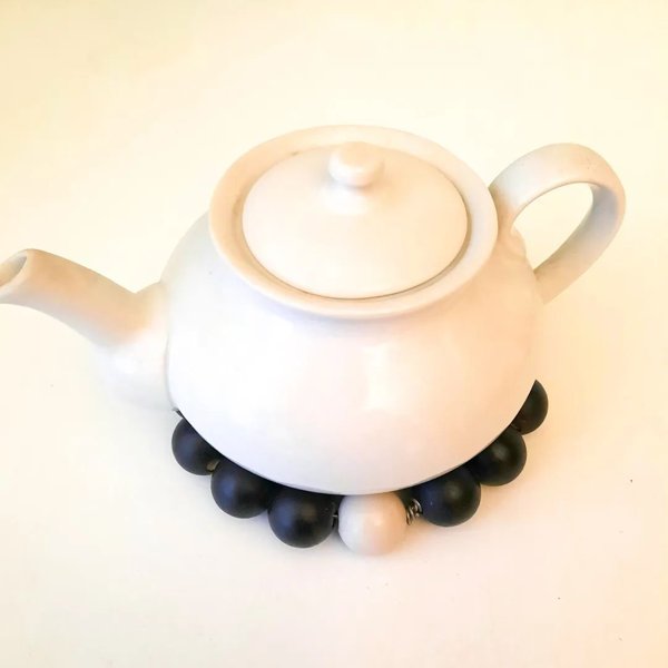 Product image of  Helmi pannunalunen musta valkealla efekti helmellä