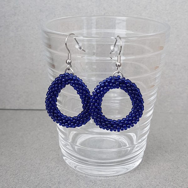 Product image of  Helmivirkatut korvakorurenkaat, sininen