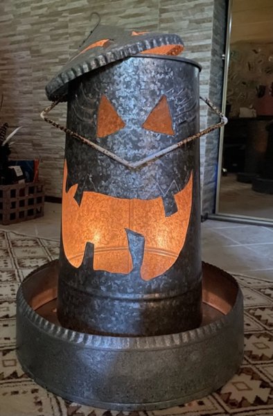 Product image of Köpi=hattuineen humoristinen halloween lyhty :)