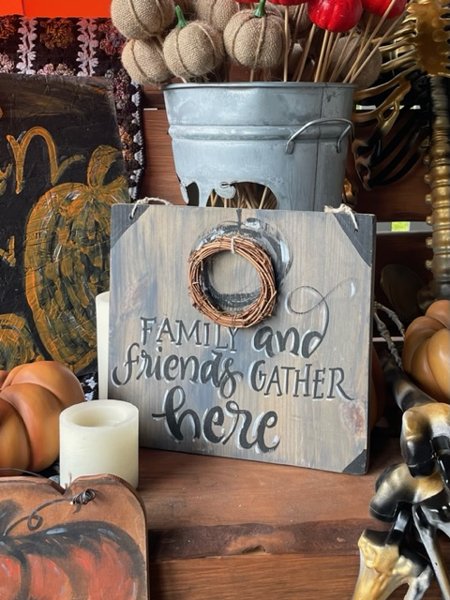 Product image of Family and friends gather here - sisustuskyltti