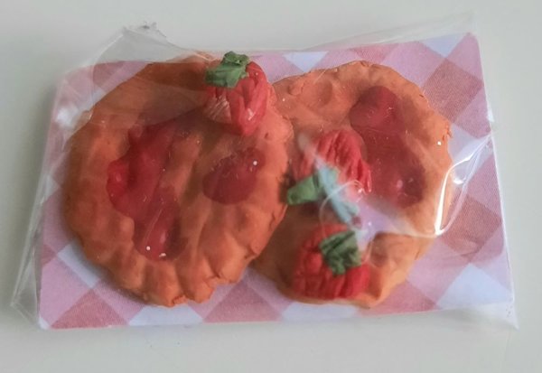 Product image of  LETUT MANSIKKAHILLOLLA