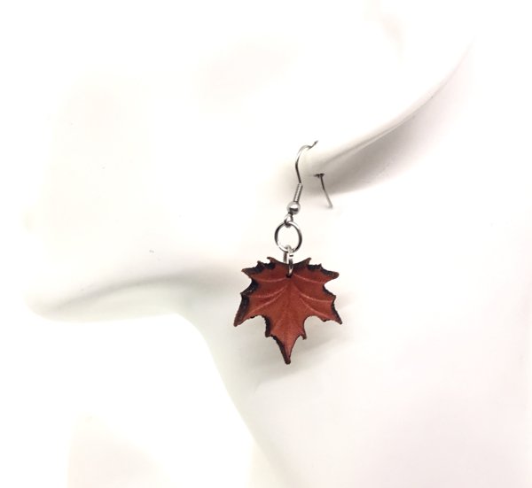 Product image of  Pieni vaahteranlehtikorvis - poltettu oranssi