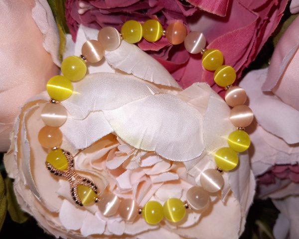 Product image of  Beige & keltainen kissansilmä rannekoru, 17cm