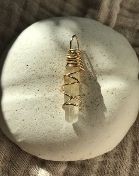 Product image of  Suomalainen kalsiittikärki -kiviriipus