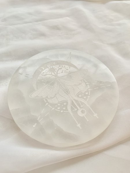 Product image of  s e l e n i t e 🌙 yöperhonen