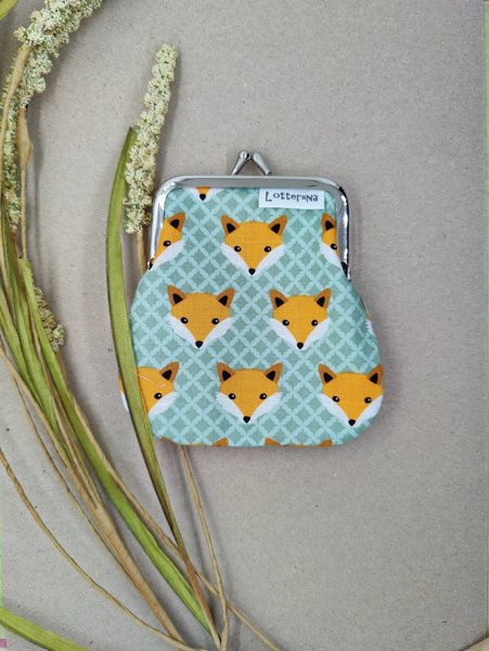 Product image of Pieni kukkaro - kettu vaaleanvihreä