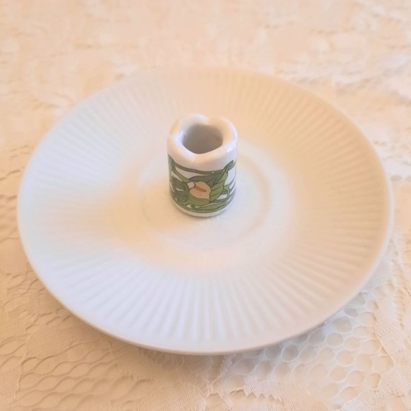 Product image of Kynttilätassi keraamisella kukkaholkilla
