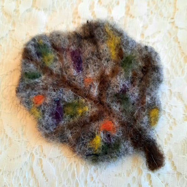Product image of  Syksynlehti huovutettu rinta/hattukoru