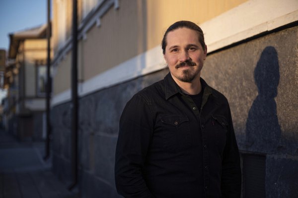 Product image of  Vesa Tyni workshop: Valaisu led-valoilla ja salamoilla