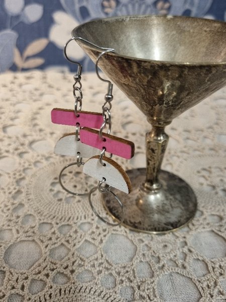 Product image of  Roikkuvat puu-korvikset