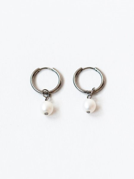 Product image of  MUISTO valkoinen helmiäislasihelmi