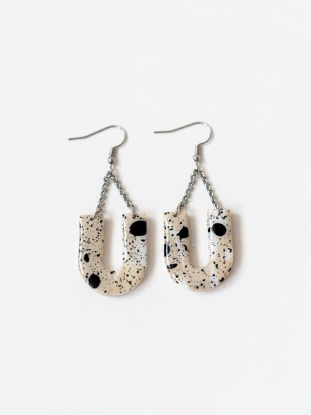 Product image of  KAIKU vaalea mustilla hipuilla kiilto