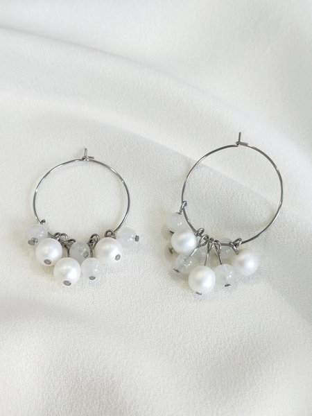 Product image of  HILJA valkoinen jadekivihelmi/helmiäislasihelmi