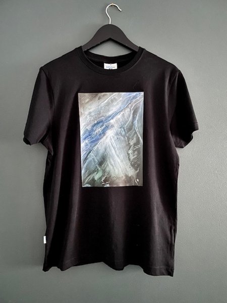 Product image of  "Under Surface" -t-paita /musta
