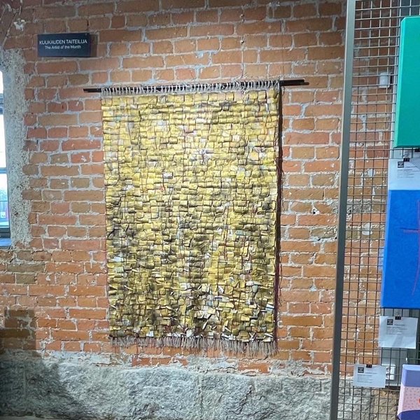 Product image of  "Vihkiryijy" kullanhohtoinen tekstiilitaideteos