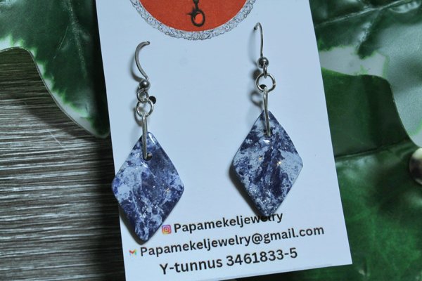 Product image of  Sini-valkoinen marmori 12 I Korvakoru