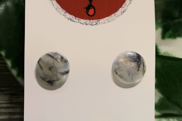 Product image of  valkoinen-kultamarmori 9 I korvakoru