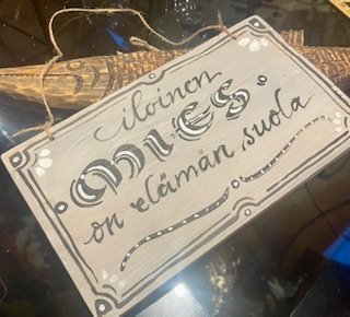 Product image of  iloinen MIES on elämän suola - sisustuskyltti