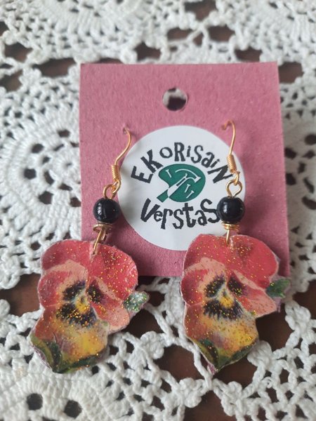 Product image of  Kimalteiset Orvokit