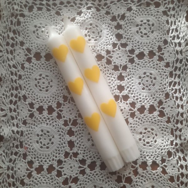 Product image of KYNTTILÄSETTI KELTAINEN SYDÄN