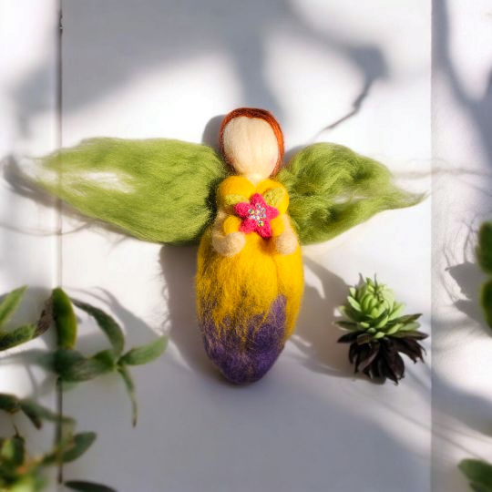 Product image of  Lilli, neulahuovutettu keijunukke