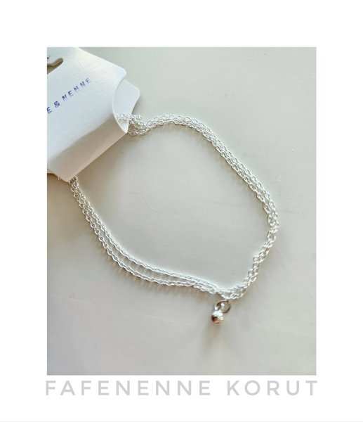 Product image of  Hopeanvärinen nilkkakoru tuplaketju ja palloriipus