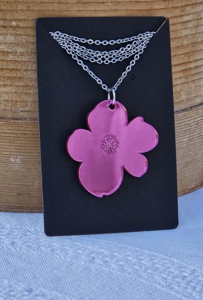 Product image of  Pinkki Lempi hopeanvärisellä ketjulla