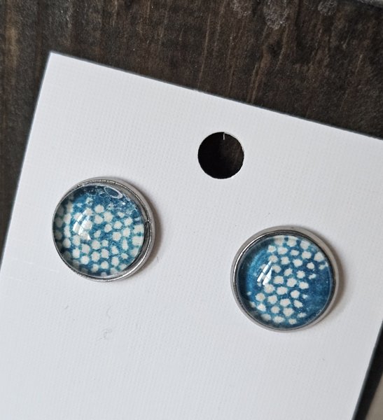 Product image of  Turkoosivalkoinen Art nappikorvakoru