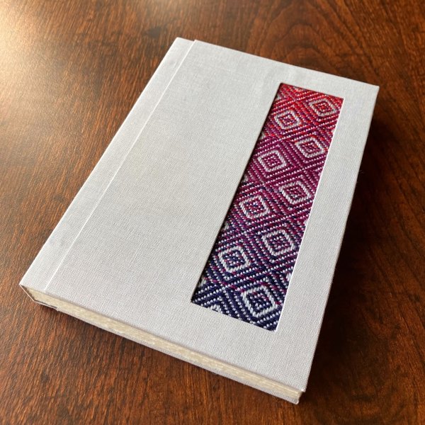 Product image of  Muistikirja käsinkudotulla kankaalla, pieni
