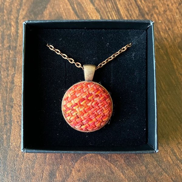 Product image of  Kudottu kaulakoru, hiillos