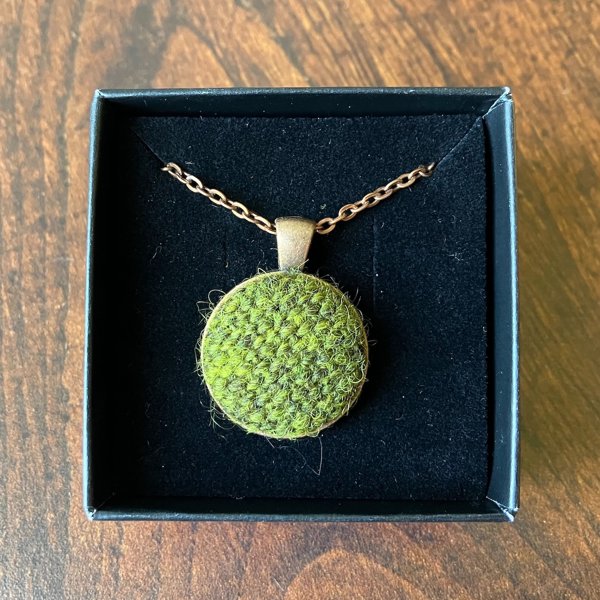 Product image of  Kudottu kaulakoru, sammal