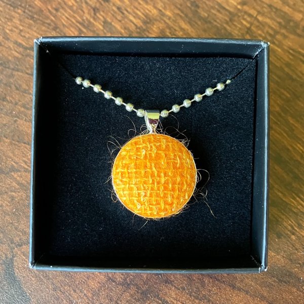 Product image of  Kudottu kaulakoru, keltainen mohair