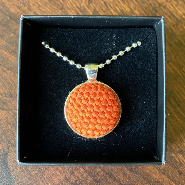 Product image of  Kudottu kaulakoru, oranssi