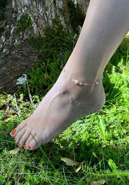 Product image of  Nilkkakoru noudettuna / Anklet picked up