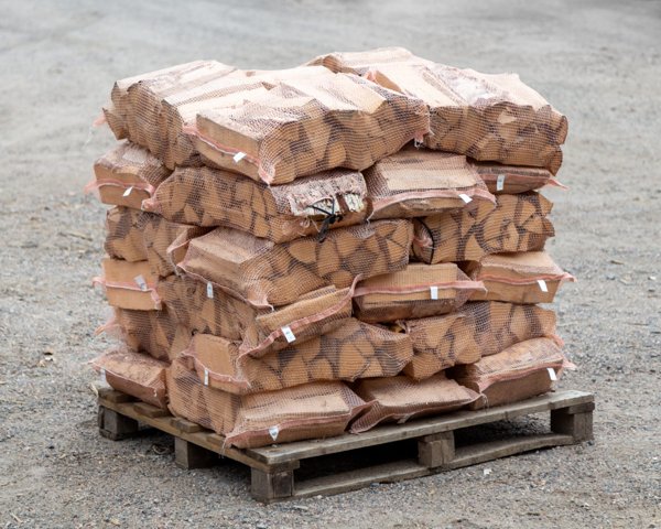 Product image of  Kuiva koivuklapi 15 kpl kätevää 40l säkkiä (n. 1 im3)
