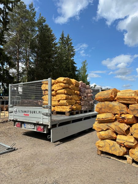 Product image of  Kuiva koivuklapi 30 kpl 40l säkkiä (n. 2 im3), tuontipuu