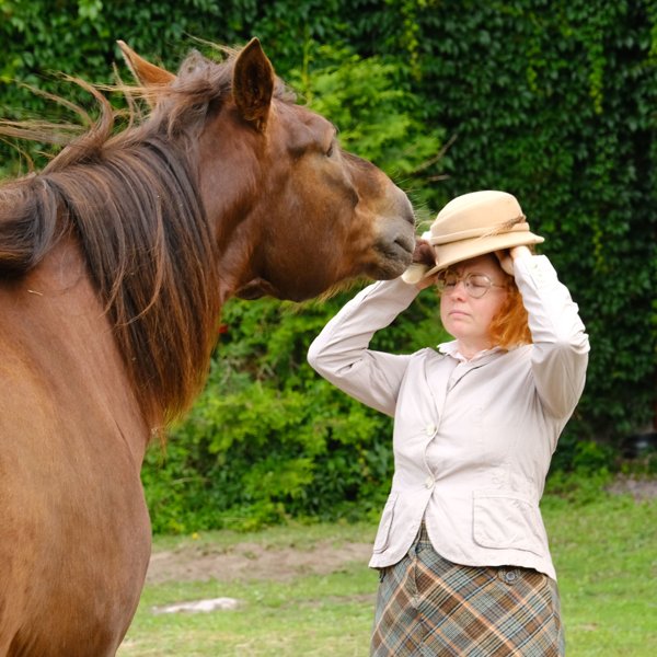 Product image of  Aistit auki TAI Luovaa puuhaa hevosen kanssa (1 krt)