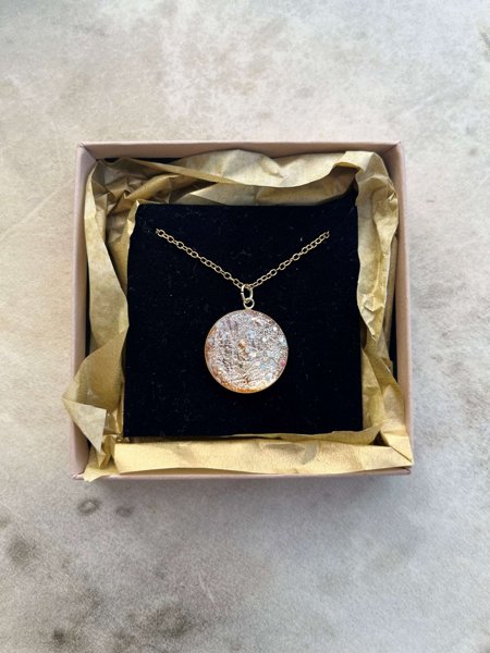 Product image of  SHINE YOUR LIGHT - Taide kaulakoru