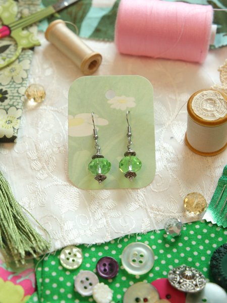 Product image of Uniikit kierrätyskorvakorut – kauneutta kestävästi