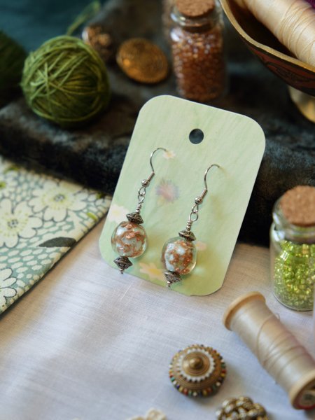 Product image of Uniikit kierrätyskorvakorut – kauneutta kestävästi