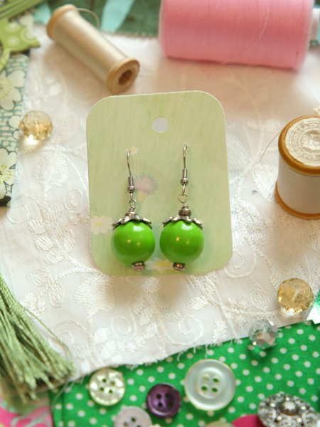 Product image of Uniikit kierrätyskorvakorut – kauneutta kestävästi